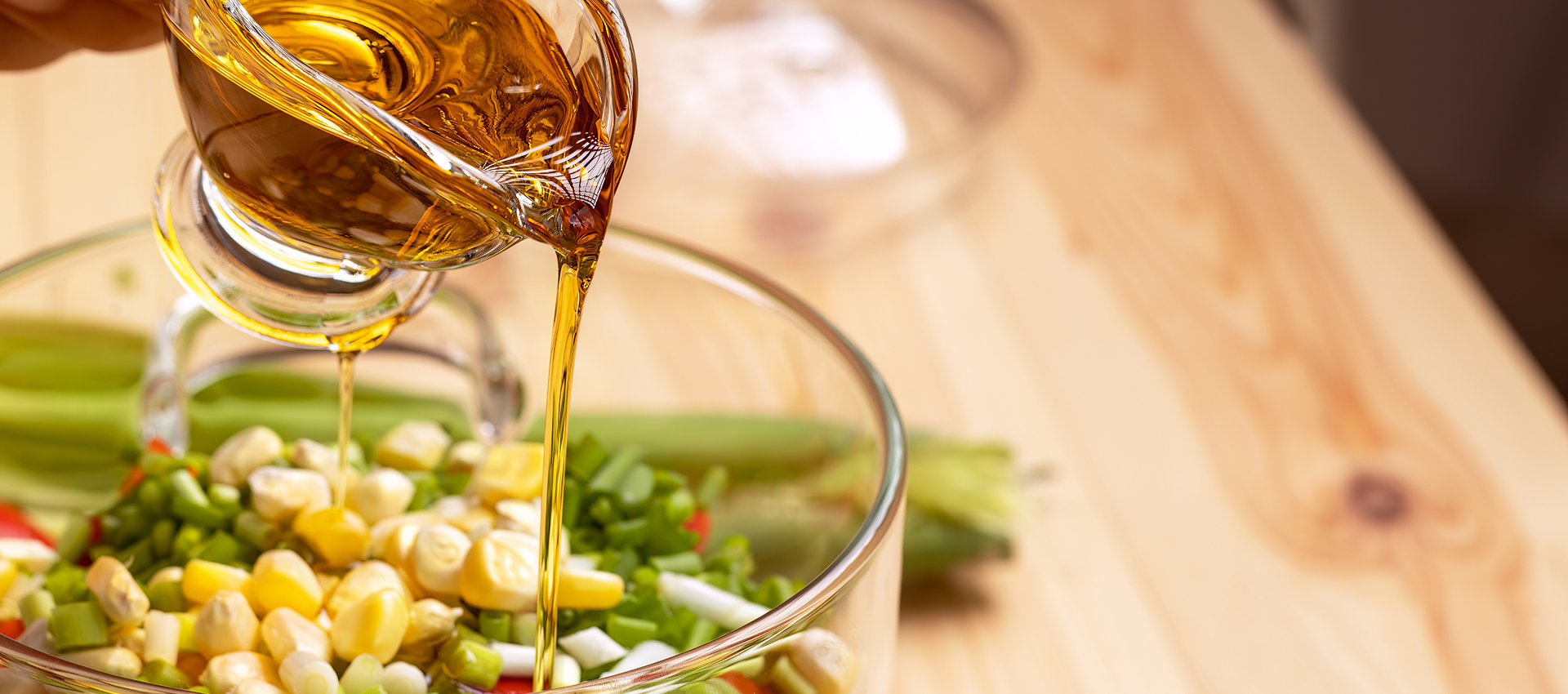 ТОП корисних олій для щоденного використання: від оливкової до авокадо