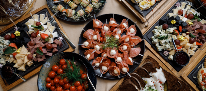 Смачні закуски на стіл із продуктів ЇМО!